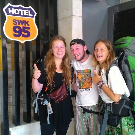 Swk 95 Hotel Surabaja Zewnętrze zdjęcie