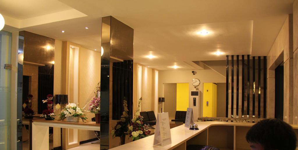 Swk 95 Hotel Surabaja Zewnętrze zdjęcie