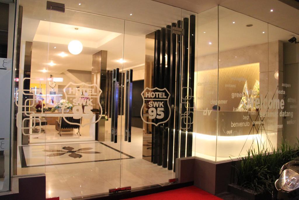Swk 95 Hotel Surabaja Zewnętrze zdjęcie