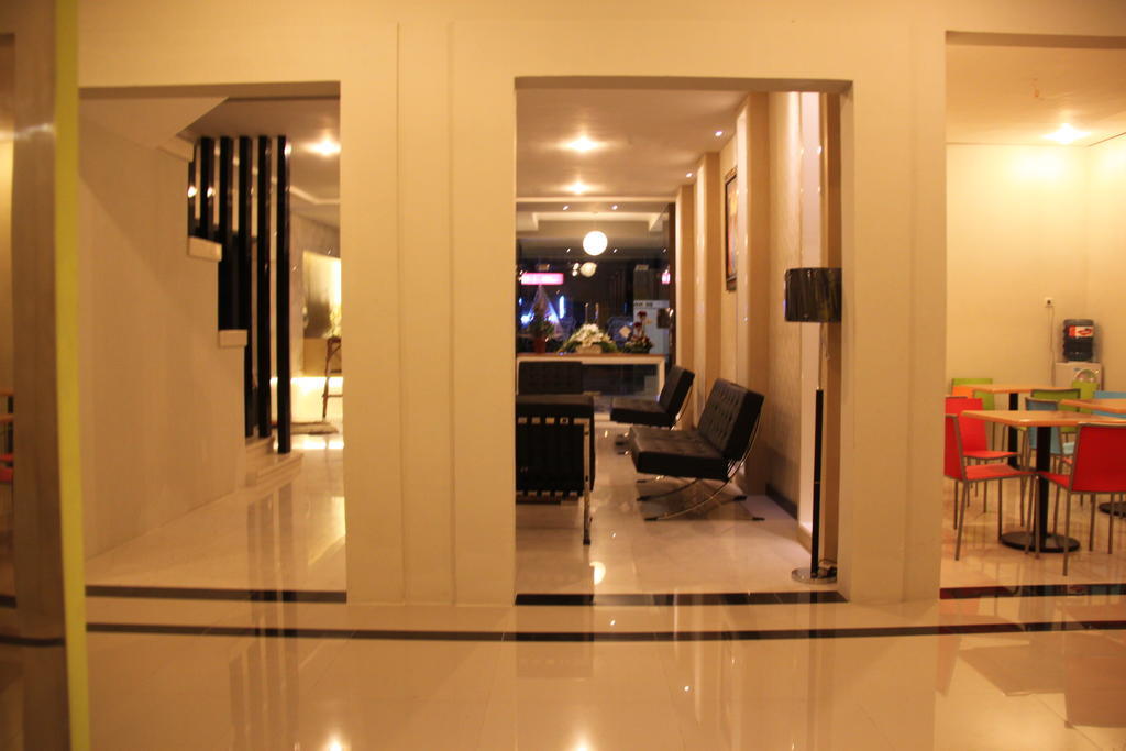Swk 95 Hotel Surabaja Zewnętrze zdjęcie