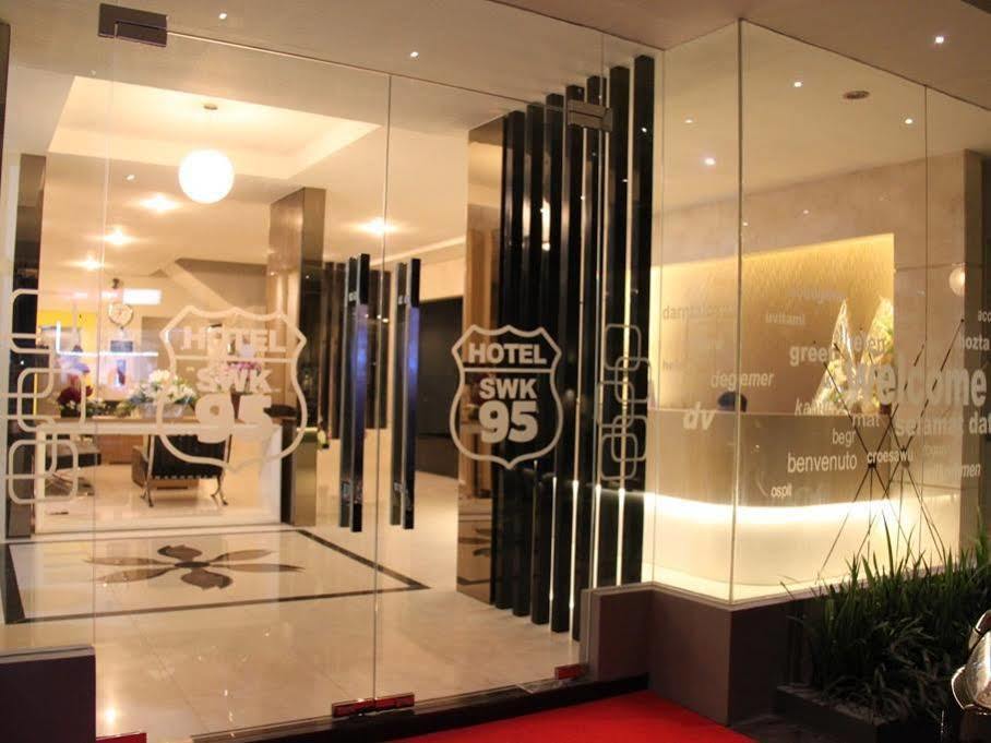 Swk 95 Hotel Surabaja Zewnętrze zdjęcie